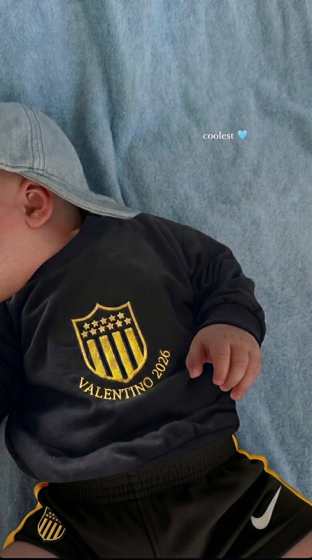 Buzo personalizado Peñarol — detalle del producto | FamilyMood