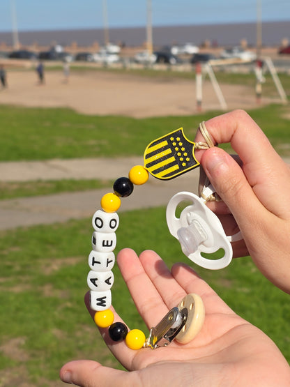 Porta chupete personalizado Peñarol FamilyMood — detalle del porta chupete | FamilyMood