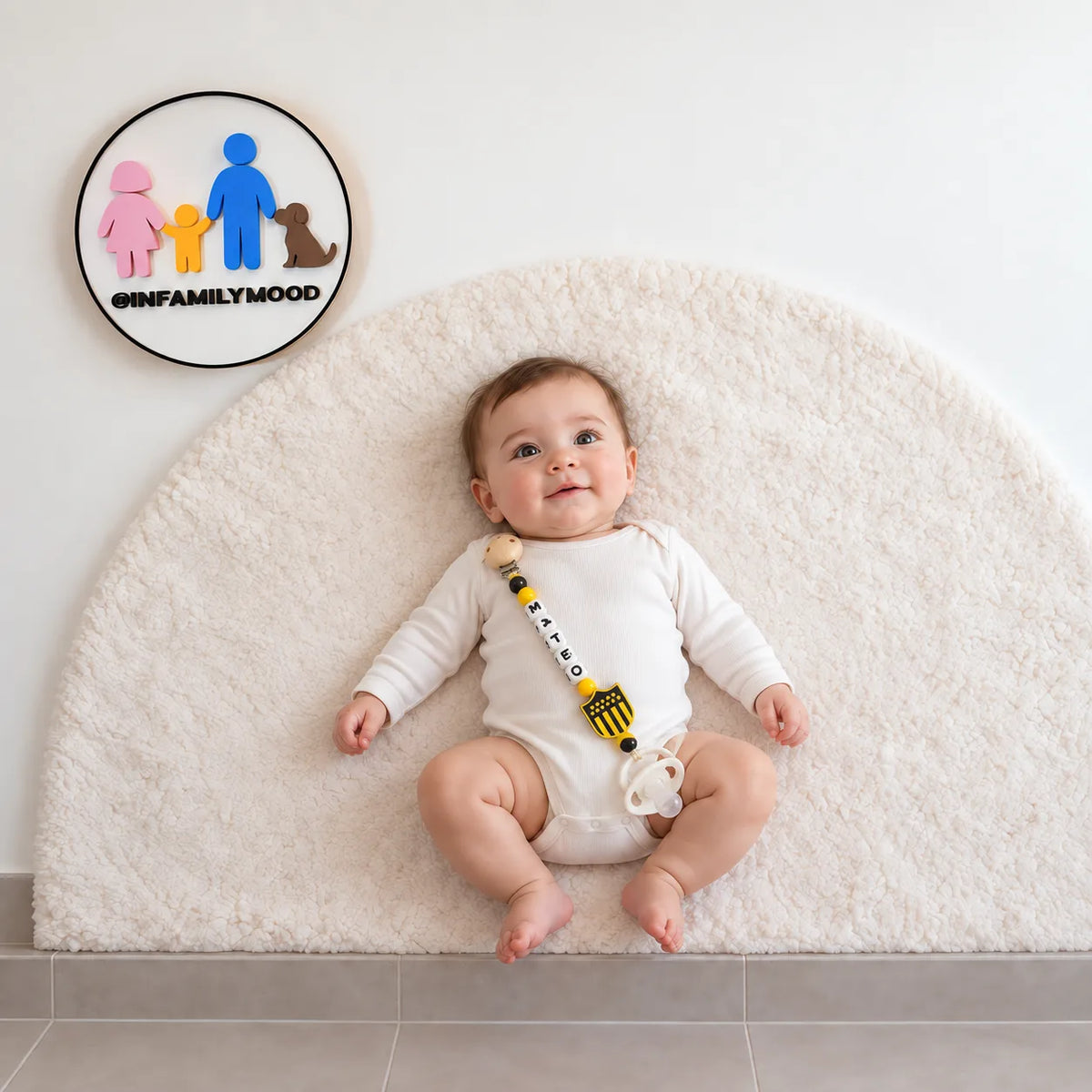 Porta chupete personalizado Peñarol FamilyMood personalizado tumbado boca arriba | FamilyMood
