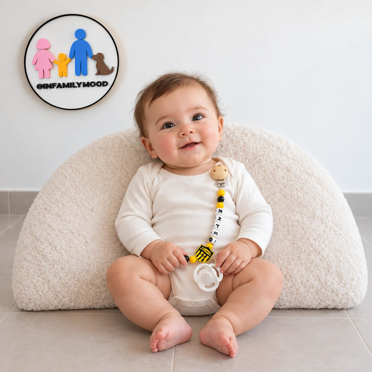 Porta chupete personalizado Peñarol FamilyMood personalizado sentado con apoyo | FamilyMood