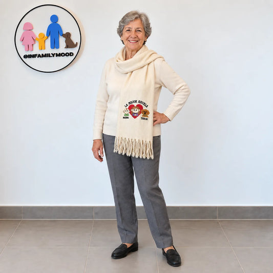 Bufanda personalizada para la abuela con los nombres de los nietos bordados, puesta