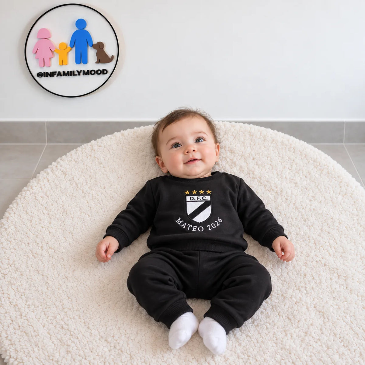 Buzo personalizado Danubio — puesto en bebé, tumbado boca arriba | FamilyMood
