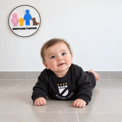 Buzo personalizado Danubio — puesto en bebé, boca abajo apoyado en los brazos | FamilyMood