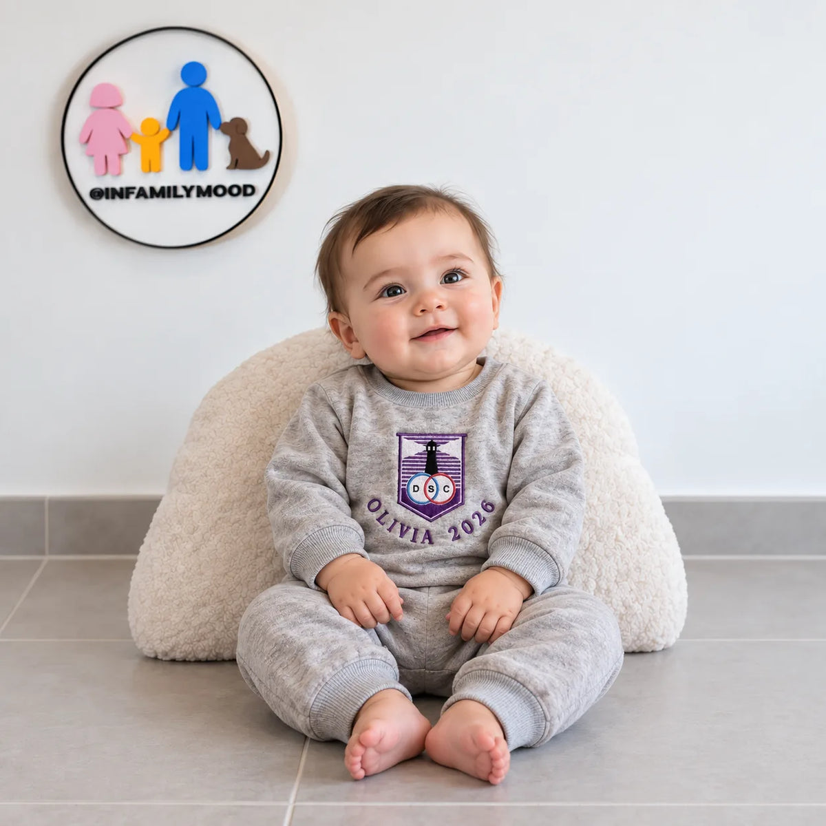 Buzo Personalizado Defensor sporting — puesto en bebé, sentado con apoyo | FamilyMood