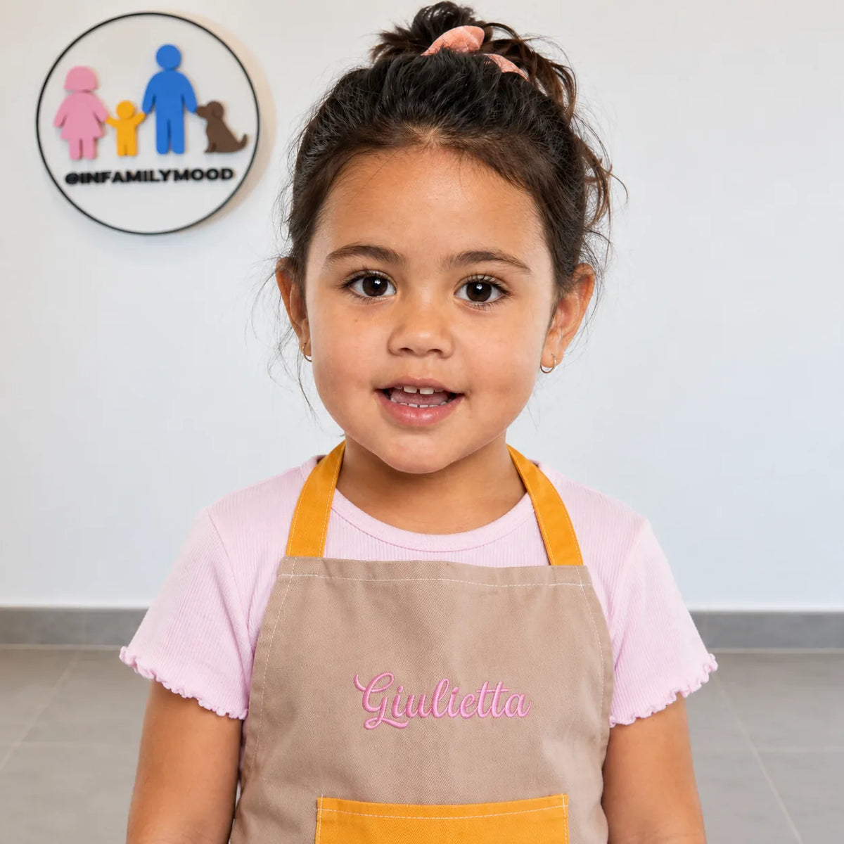 DELANTAL + SET DE COCINA personalizado con el bordado en detalle | FamilyMood