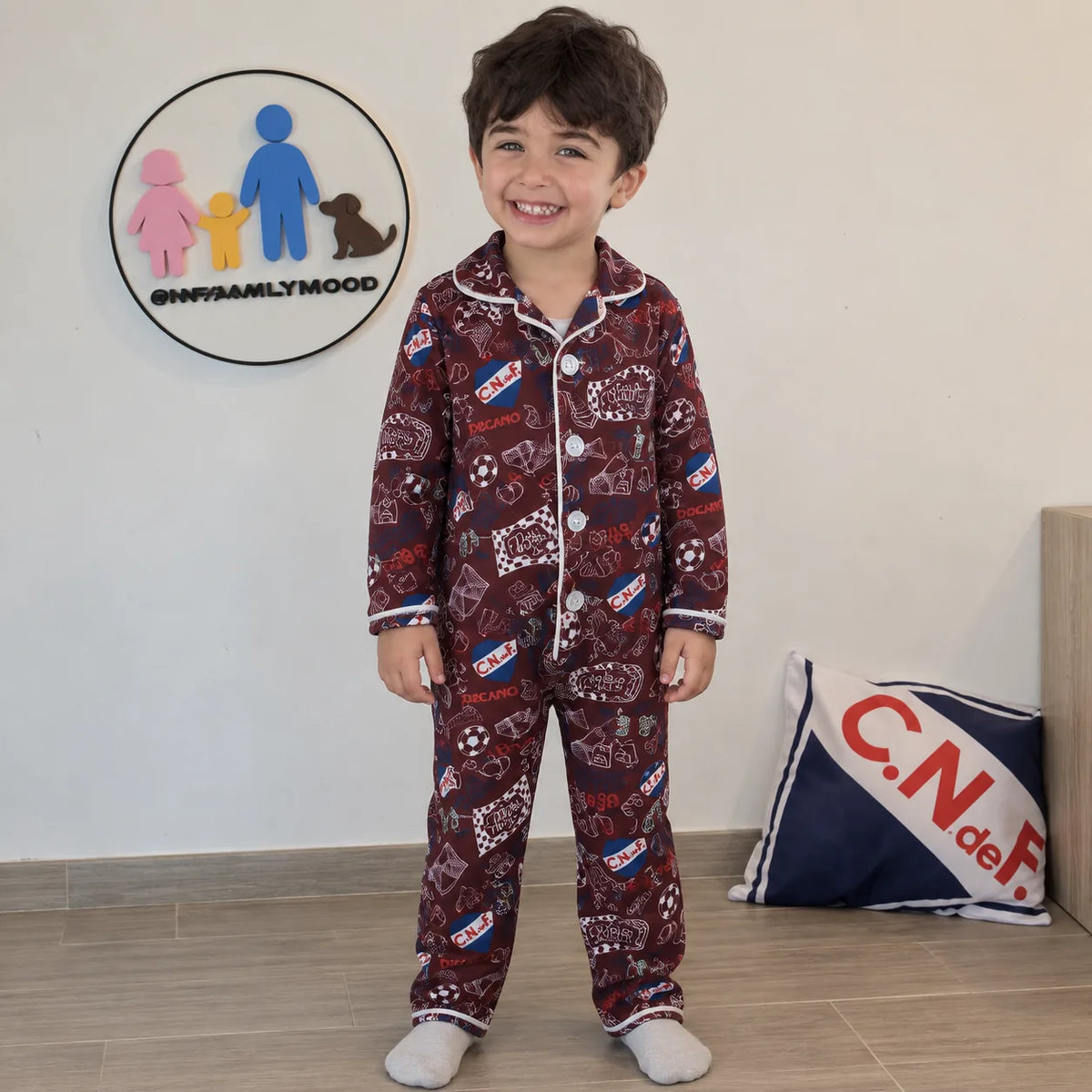 Pijama Nacional — Camisa y Pantalón Estampado Decano — detalle del producto | FamilyMood