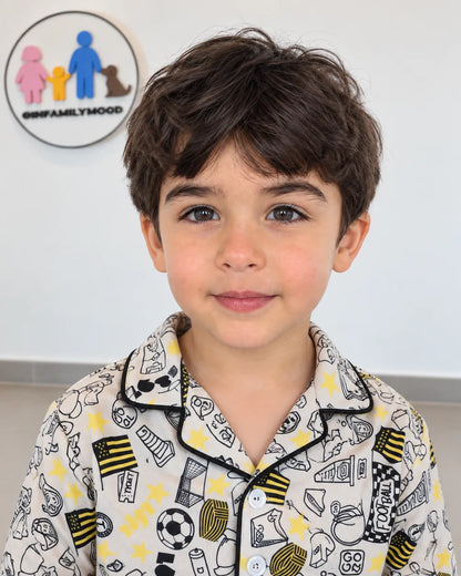 Pijama Peñarol — Camisa y Pantalón Estampado Carbonero — puesto en modelo | FamilyMood